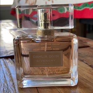 Dahlia Divin Givenchy